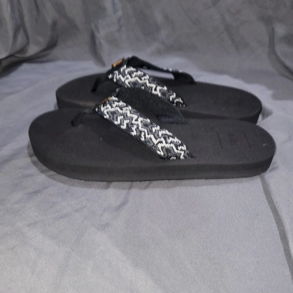 TEVA Kids Mush II Ravine Black Sandals Flip Flops Size 6 Youth